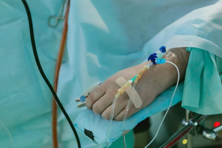 Выбор лечения в конце жизни: как решения онкологов влияют на последние дни пациентов с раком